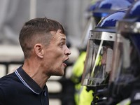 Demo Anti-Muslim Ancam Inggris, Polisi Berjaga di Masjid-Masjid