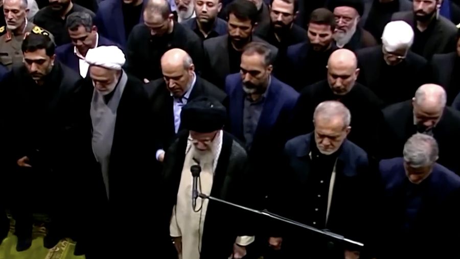 Warga Iran berkumpul untuk prosesi pemakaman pemimpin Hamas yang dibunuh, Ismail Haniyeh di Teheran, Iran, 1 Agustus 2024. (Majid Asgaripour/WANA (West Asia News Agency) via REUTERS)