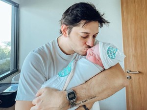 Tengku Dewi Ungkap Keterlibatan Andrew Andika di Pemberian Nama Anak Kedua