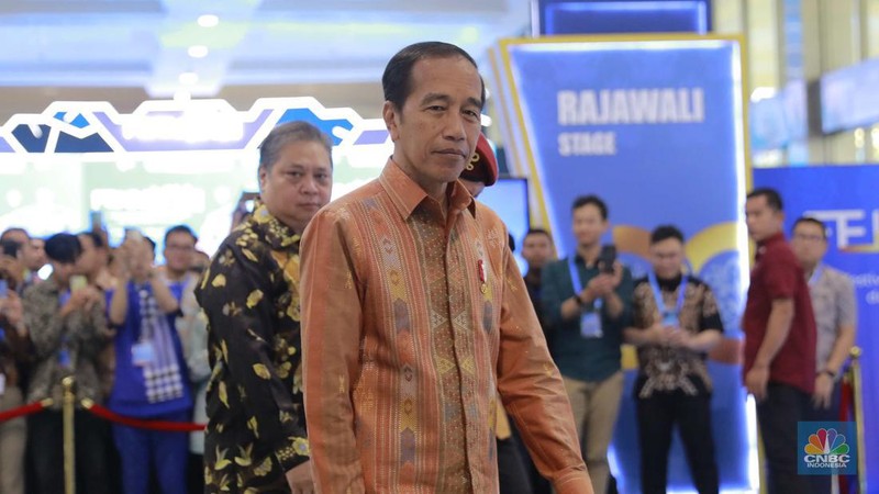 Presiden RI Joko Widodo dalam acara Festival Ekonomi Keuangan Digital dan Karya Kreatif Indonesia di Hall B, JCC, Jakarta, Kamis, (1/8/2024). (CNBC Indonesia/Muhammad Sabki)