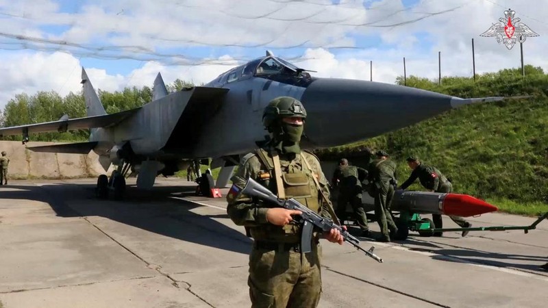 Rusia menguji pemasangan hulu ledak tiruan sebagai bagian dari latihan nuklir. (Russian Defence Ministry/Handout via REUTERS)