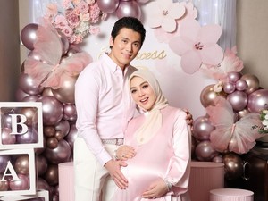 Syahrini Melahirkan Tepat di Hari Ulang Tahun