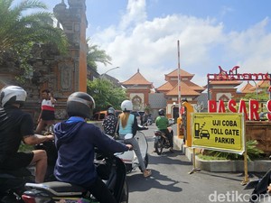 Uji Coba Palang Parkir Otomatis di Klungkung, Pemotor Kagok-Terbentur