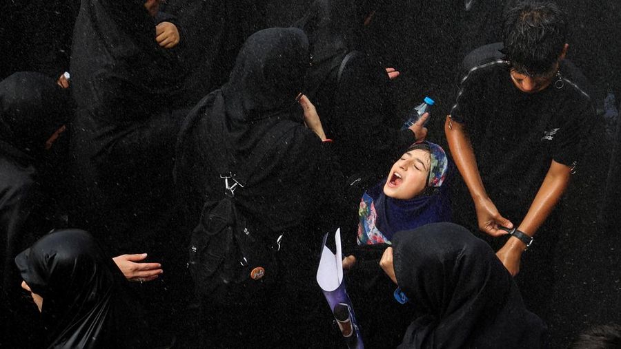 Warga Iran berkumpul untuk prosesi pemakaman pemimpin Hamas yang dibunuh, Ismail Haniyeh di Teheran, Iran, 1 Agustus 2024. (Majid Asgaripour/WANA (West Asia News Agency) via REUTERS)