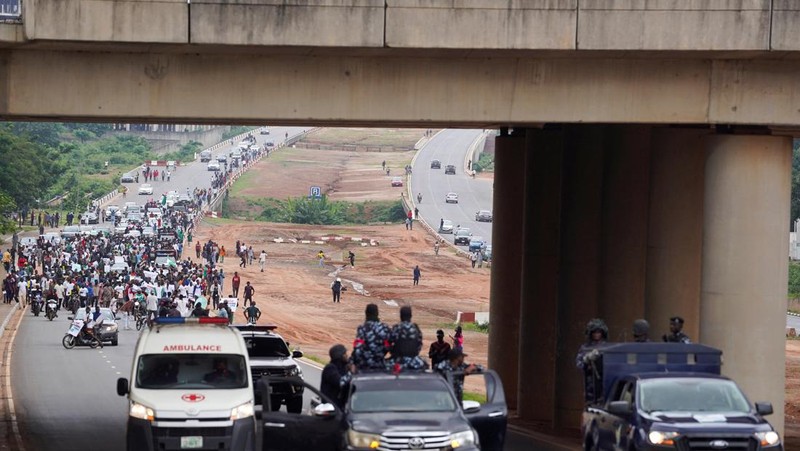 Warga Nigeria memulai protes terhadap kesulitan ekonomi. (REUTERS/Marvellous Durowaiye)