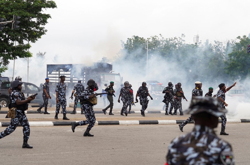 Warga Nigeria memulai protes terhadap kesulitan ekonomi. (REUTERS/Marvellous Durowaiye) Warga Nigeria memulai protes terhadap kesulitan ekonomi. (REUTERS/Marvellous Durowaiye)