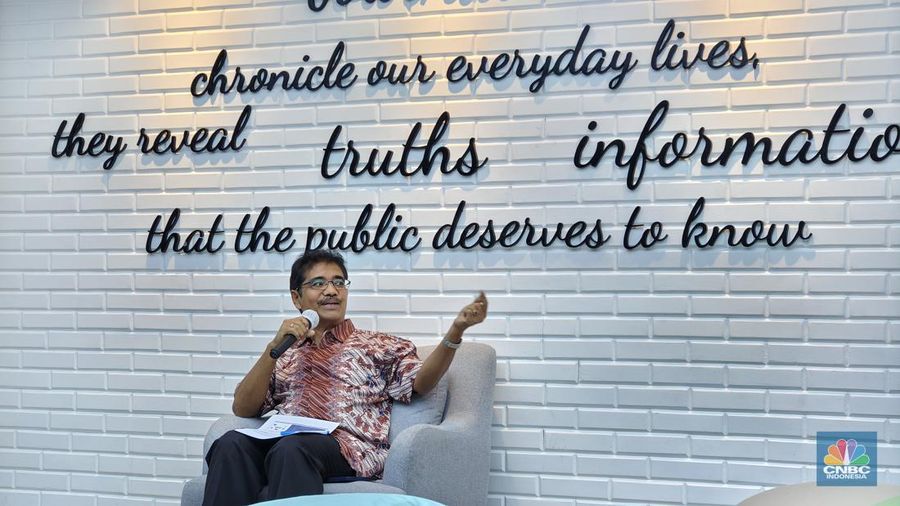 Direktur Pengembangan Pita Lebar, Marvels Parsaoran Situmorang menjelaskan pemerintah mengembangkan informasi early warning system kebencanaan kepada masyarakat. Tak hanya lewat SMS, akan berkembang melalui TV dan juga ponsel pengguna. (CNBC Indonesia/Novina Putri Bestari)