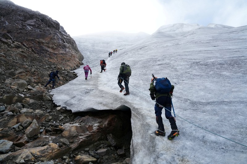 Gletser Iver yang berada di dekat puncak Gunung El Polmo, Pegunungan Andes, Chile mencair. (REUTERS/Angela Ponce) Gletser Iver yang berada di dekat puncak Gunung El Polmo, Pegunungan Andes, Chile mencair. (REUTERS/Angela Ponce)