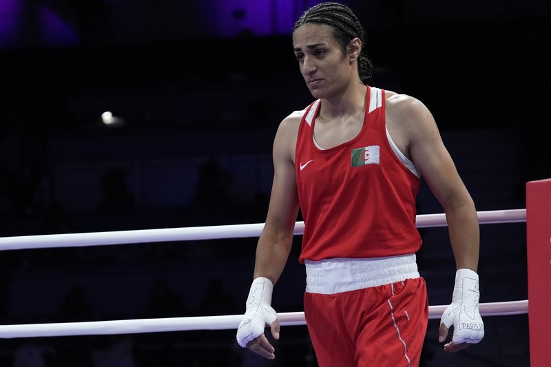 Imane Khelif dari Aljazair, bereaksi setelah mengalahkan Angela Carini dari Italia dalam pertandingan tinju pendahuluan wanita 66kg di Olimpiade Musim Panas 2024, Kamis, 1 Agustus 2024, di Paris, Prancis. Imane Khelif dari Aljazair, bereaksi setelah mengalahkan Angela Carini dari Italia dalam pertandingan tinju pendahuluan wanita 66kg di Olimpiade Musim Panas 2024, Kamis, 1 Agustus 2024, di Paris, Prancis. (AP Photo/John Locher)