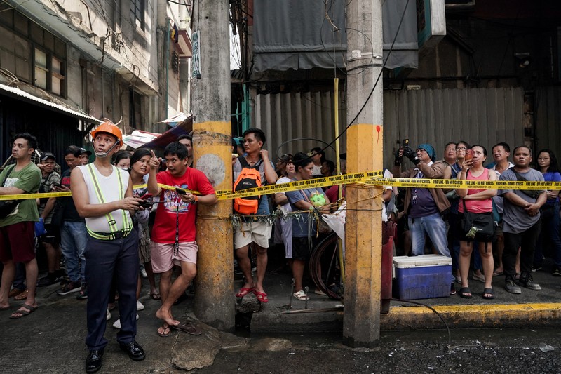 kebakaran pada salah satu gedung hunian dan komersial di kawasan Chinatown, Manila, FIlipina, Jumat (2/8/2024). (REUTERS/Lisa Marie David) kebakaran pada salah satu gedung hunian dan komersial di kawasan Chinatown, Manila, FIlipina, Jumat (2/8/2024). (REUTERS/Lisa Marie David)
