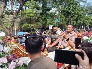 Komjen Ahmad Luthfi Naik Kereta Kuda Tinggalkan Polda Jateng