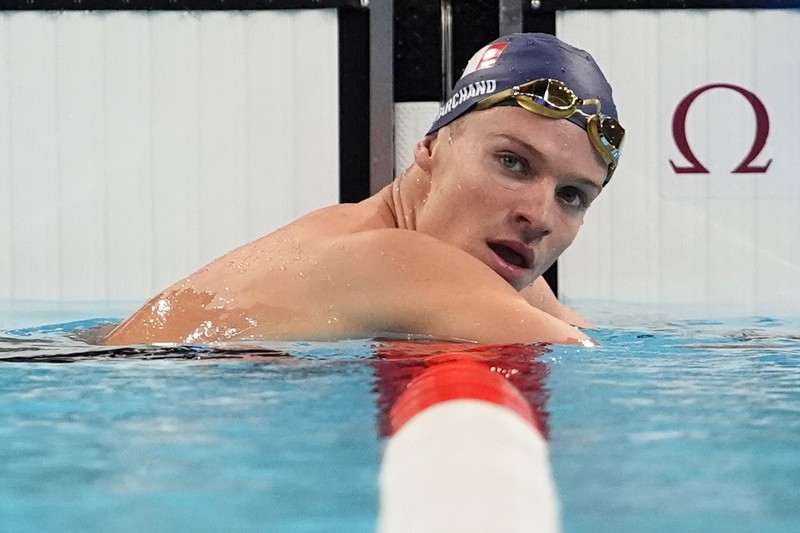 Peraih medali emas Leon Marchand bereaksi saat berdiri di podium pemenang setelah final gaya dada 200 meter putra di Olimpiade Musim Panas 2024, Rabu, 31 Juli 2024, di Nanterre, Prancis. Peraih medali emas Leon Marchand bereaksi saat berdiri di podium pemenang setelah final gaya dada 200 meter putra di Olimpiade Musim Panas 2024, Rabu, 31 Juli 2024, di Nanterre, Prancis. (AP Photo/Matthias Schrader)