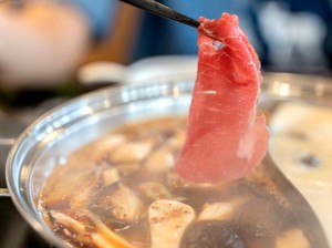Tak Terima Ditegur Saat Makan, Netizen Ribut dengan Restoran