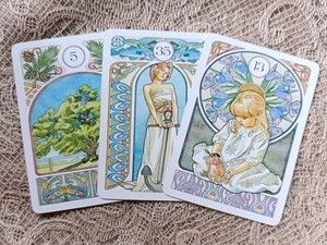 Mengapa Gen Z Ramai-ramai Percaya Ramalan Tarot? Ini Penjelasan Dosen Psikologi