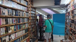 Berburu Kaset Bekas di Blok M Square: Nostalgia Zaman Tap Radio