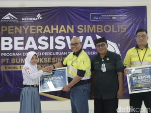 Puluhan Pelajar-Mahasiswa Banyuwangi Terima Beasiswa Pendidikan dari BSI