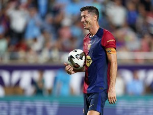 Barcelona Belum Tentukan Nasib Robert Lewandowski