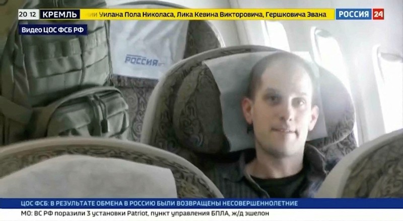 U.S. journalist Evan Gershkovich is escorted by a federal security service officer before boarding a plane during a prisoner exchange between Russia with Western countries at an undisclosed location, in this still image from August 1, 2024 broadcast video. FSB Public Relations Centre/ROSSIYA 24 TV Channel via REUTERS ATTENTION EDITORS - THIS IMAGE HAS BEEN SUPPLIED BY A THIRD PARTY. NO RESALES. NO ARCHIVES. MANDATORY CREDIT. WATERMARK AND TV GRAPHICS FROM SOURCE.