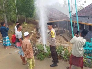 Air Sumur Bor Bercampur Gas Menyembur Setinggi 20 Meter, Ini Penampakannya