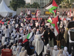 Polisi Terjunkan 1.309 Personel Kawal Aksi Bela Palestina di Depan Kedubes AS