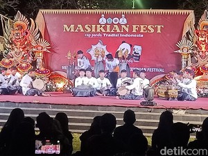Baleganjur Ngarap-Lomba Gebogan di Masikian Fest Denpasar