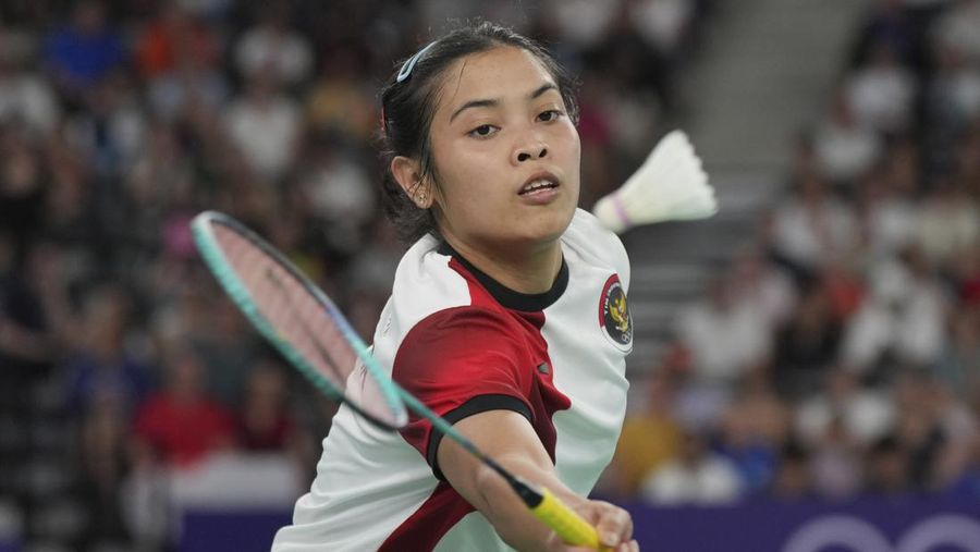 Aksi badminton dari Indonesia Gregoria Mariska Tunjung beraksi saat bertanding melawan Ratchanok Intanon dari Thailand. REUTERS/Hamad I Mohammed