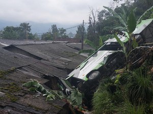 Bus Pariwisata Puncak Masuk Jurang, 8 Orang Terluka