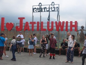 Tentang Pungutan Pajak Turis Asing di Bali