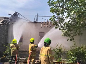 Aksi Heroik Emergency Rescue Team Padamkan Rumah Warga Banyuwangi