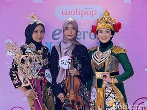 Aksi Peserta Emeron Hijab Hunt 2024 di Solo Bikin Penonton Bernyanyi Bersama