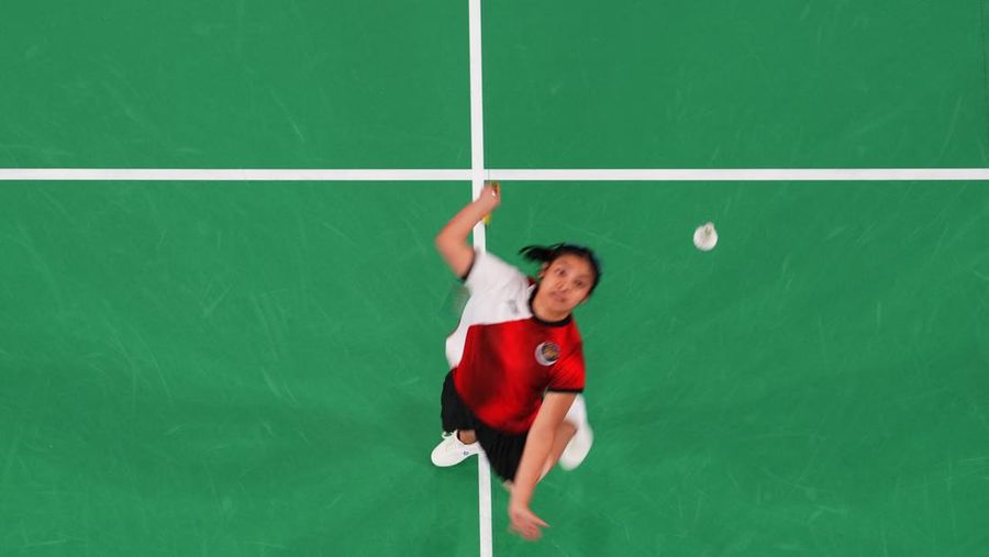 Gregoria Mariska Tunjung dari Indonesia bereaksi saat bermain melawan An Se-young dari Korea Selatan selama pertandingan semifinal bulu tangkis tunggal putri di Olimpiade Musim Panas 2024, Minggu, 4 Agustus 2024, di Paris, Prancis. (AP Photo/Kin Cheung)
