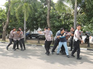 16 Personel Polres Mojokerto Dilatih Jadi Pengawal Pribadi Paslon Pilkada 2024