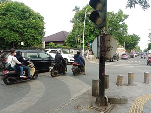 Bocah 9 Tahun Bawa Mobil Ugal-ugalan di Kemang Nangis Saat Dikerumuni Warga