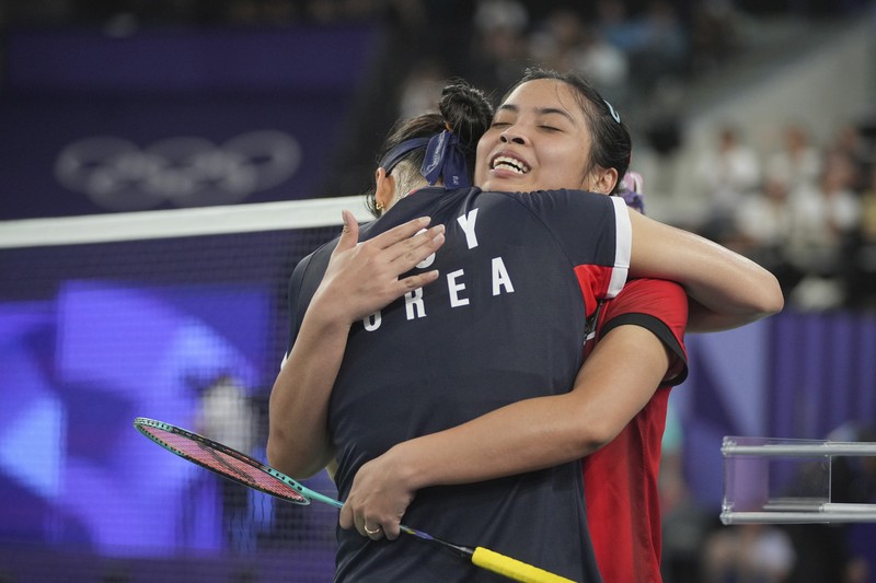 Aksi pebulu tangkis tunggal putri Indonesia, Gregoria Mariska Tunjung saat menghadapi pebulu tangkis Korea Selatan, An Se-young pada pertandingan semifinal Olimpiade Musim Panas 2024, Minggu, 4 Agustus 2024, di Paris, Prancis. (AP Photo/Kin Cheung)
