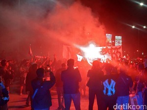 Ribuan Aremania Sambut Arema FC Usai Juara Piala Presiden 2024