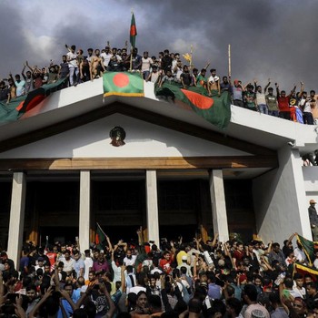 Potret Mencekam Bangladesh, Ratusan Nyawa Melayang-PM Kabur