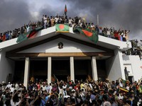 Bangladesh Dihajar Aksi Demo Sampa Hasina Kabur: Ekonomi Gelap Gulita?