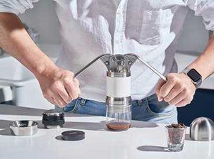 5 Alat Espresso Manual Ini Cocok untuk Meracik Kopi di Rumah