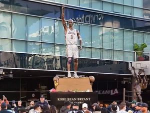 Patung Kedua Kobe Bryant Berdiri di Los Angeles