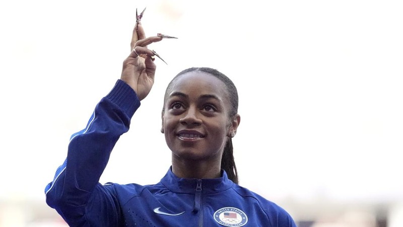 Sha'carri Richardson dari Amerika Serikat, memenangkan babak penyisihan lari 100 meter putri di Olimpiade Musim Panas 2024, Jumat, 2 Agustus 2024, di Saint-Denis, Prancis. (AP Photo/Petr David Josek)