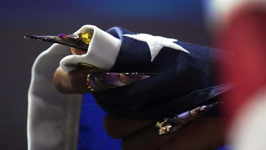 Sha'carri Richardson dari Amerika Serikat, memenangkan babak penyisihan lari 100 meter putri di Olimpiade Musim Panas 2024, Jumat, 2 Agustus 2024, di Saint-Denis, Prancis. (AP Photo/Petr David Josek)