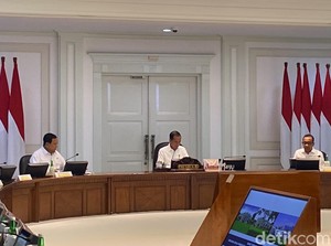 Rapat Terbatas RAPBN 2025 di Istana, Prabowo Duduk di Samping Jokowi