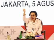 Presiden Kelima Republik Indonesia yang juga Ketua Dewan Pengarah Badan Pembinaan Ideologi Pancasila Megawati Soekarnoputri dalam acara penyerahan duplikat bendera pusaka kepada seluruh kepala daerah se-Indonesia di Balai Samudra, Jakarta, Senin (5/8