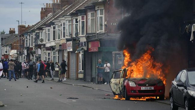 Inggris Chaos! Demonstran Mulai Sweeping Imigran-Teriak Seruan Rasis