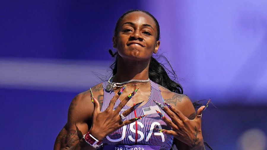 Sha'carri Richardson dari Amerika Serikat, memenangkan babak penyisihan lari 100 meter putri di Olimpiade Musim Panas 2024, Jumat, 2 Agustus 2024, di Saint-Denis, Prancis. (AP Photo/Petr David Josek)