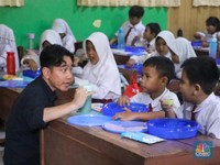Adik Prabowo Buka-bukaan Asal Uang untuk Makan Siang Gratis