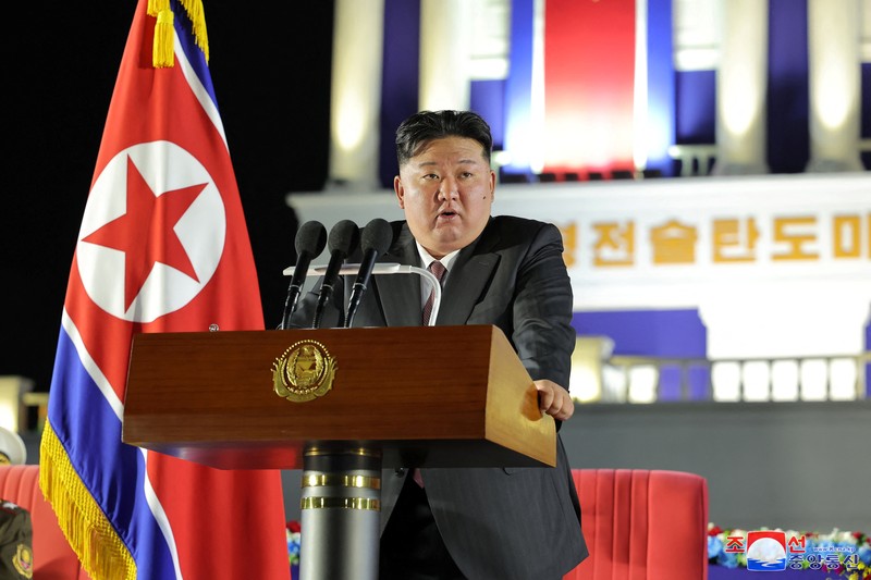 Suasana acara seremonial untuk menandai pengiriman rudal balistik taktis baru kepada pasukan Korea Utara di lokasi yang dirahasiakan di Korea Utara, 4 Agustus 2024. (via REUTERS/KCNA) Suasana acara seremonial untuk menandai pengiriman rudal balistik taktis baru kepada pasukan Korea Utara di lokasi yang dirahasiakan di Korea Utara, 4 Agustus 2024. (via REUTERS/KCNA)