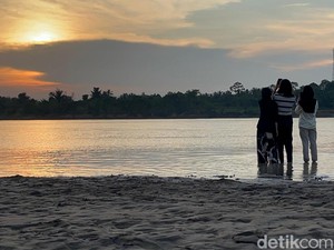 Sungai Batanghari Punya Pantai Setiap Kemarau, Ada Sunset-nya Juga