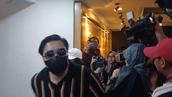 Penampakan David Bayu Dampingi Audrey Davis Diperiksa soal Video Asusila