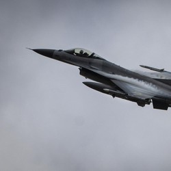 Panas! Jet Tempur F-16 Ukraina Jatuh Saat Mengadang Serangan Rusia